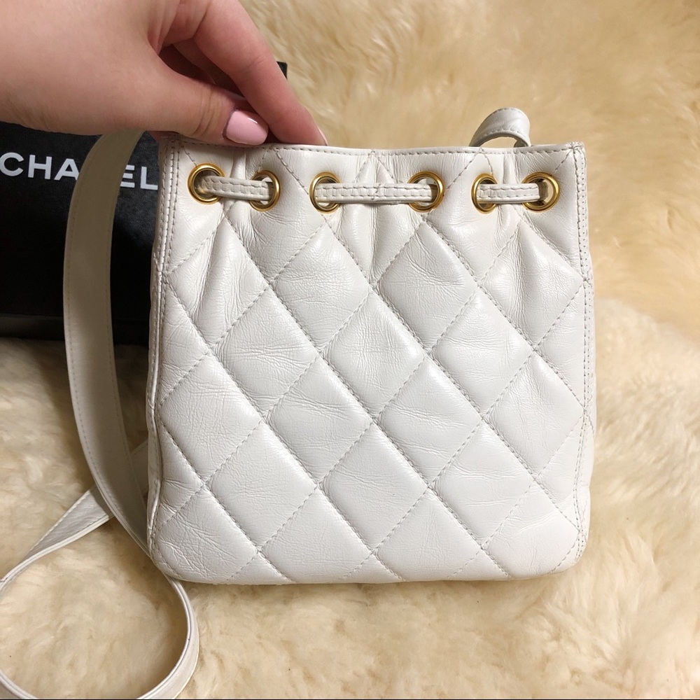 ❤️CHANEL❤️ WHITE BUCKET BAG - Picture 8 of 15